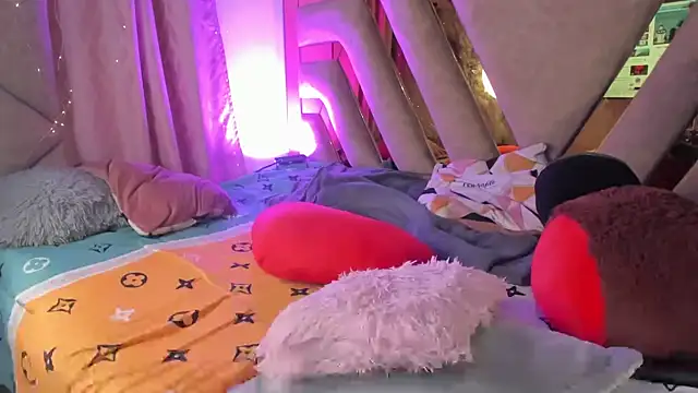 naatashamendozaa online show from March 1, 2025, 6:46 am