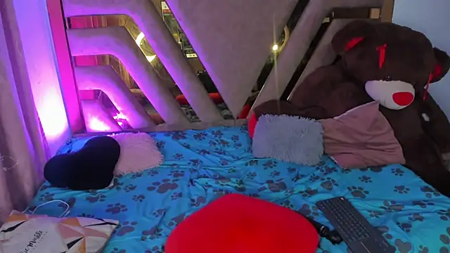 naatashamendozaa online show from March 22, 2025, 3:09 am