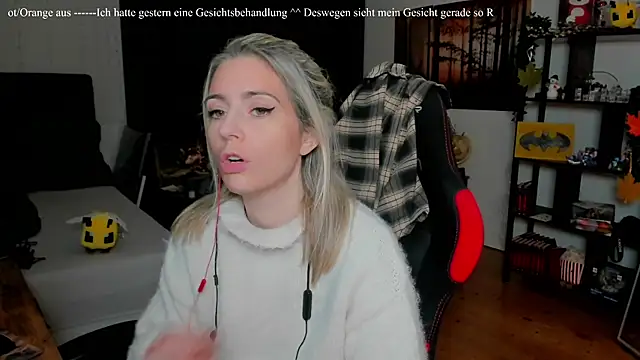 Lisaonthemoon online show from November 29, 2025, 2:39 pm