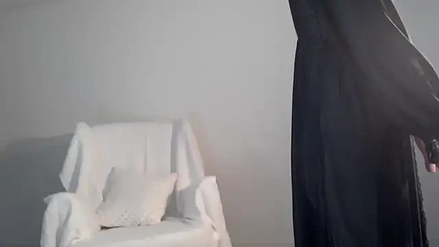 Lily 0000 online show from February 25, 2025, 1:32 pm