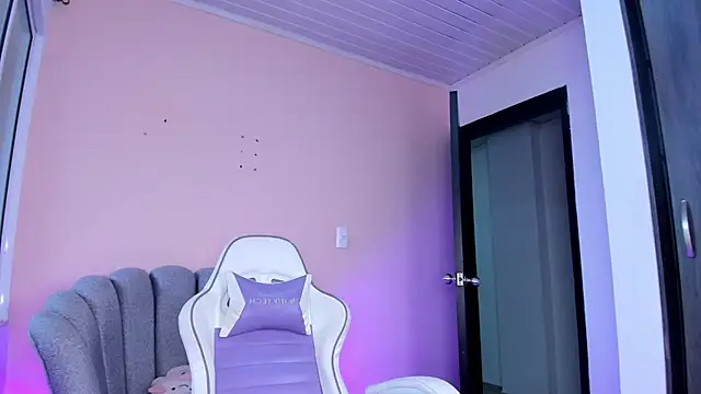 lili turner online show from February 19, 2025, 1:39 pm