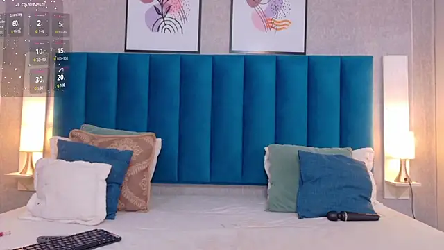 CheneellLorens online show from October 21, 2025, 9:03 pm