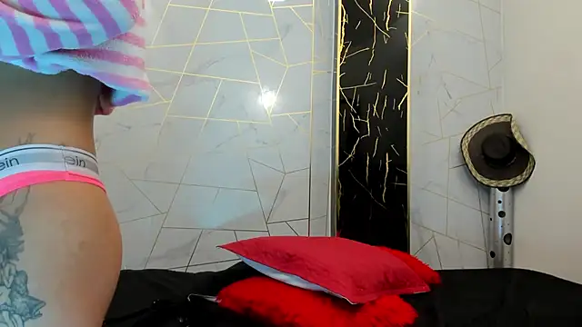 Cloeandtyfanny online show from October 12, 2025, 3:08 am