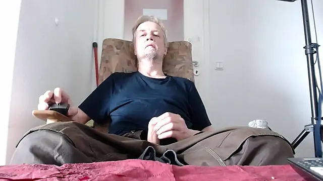 Snapshot of Cordt30 chatting on June 17, 2026, 4:28 pm Cordt30 online show from June 17, 2026, 4:28 pm