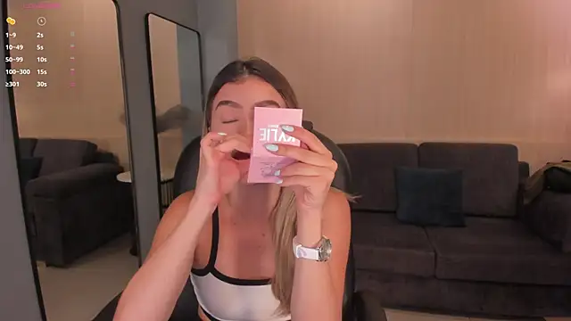 PaulinaSantos  online show from March 9, 2025, 5:28 pm