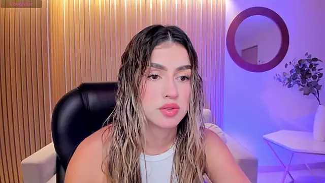 PaulinaSantos  online show from March 18, 2025, 7:22 pm