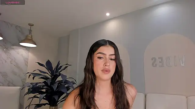 PaulinaSantos  online show from April 21, 2026, 7:09 pm