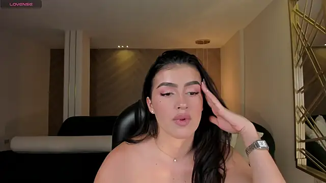 PaulinaSantos  online show from June 10, 2026, 8:21 pm