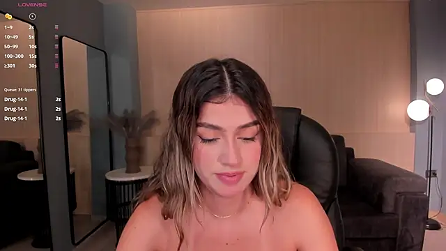 PaulinaSantos  online show from March 14, 2025, 1:37 am