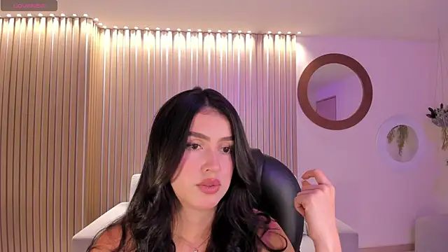 PaulinaSantos  online show from October 1, 2025, 7:29 pm