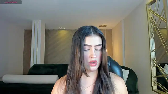 PaulinaSantos  online show from June 9, 2026, 7:26 pm