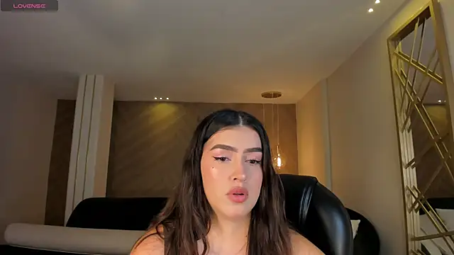 PaulinaSantos  online show from June 11, 2026, 8:17 pm