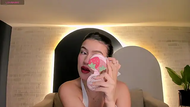 PaulinaSantos  online show from November 9, 2025, 5:28 pm