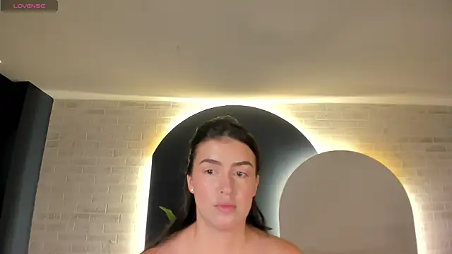PaulinaSantos  online show from April 19, 2026, 5:14 pm