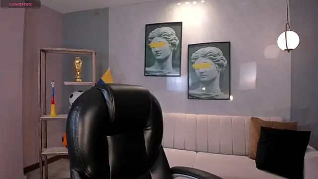 PaulinaSantos  online show from June 18, 2026, 8:25 pm
