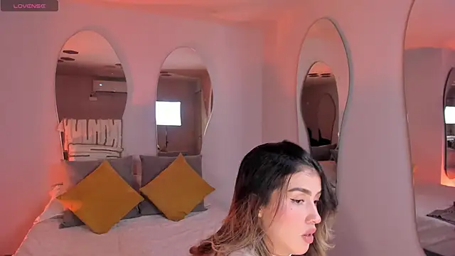 PaulinaSantos  online show from September 10, 2025, 7:02 pm