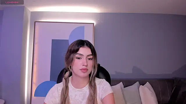 PaulinaSantos  online show from March 19, 2025, 7:17 pm