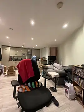 Snapshot of LondonTeffy chatting on February 9, 2026, 10:08 pm LondonTeffy online show from February 9, 2026, 10:08 pm