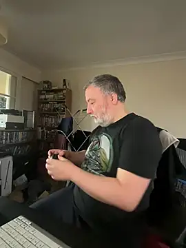 Snapshot of LondonTeffy chatting on February 20, 2025, 11:20 am LondonTeffy online show from February 20, 2025, 11:20 am