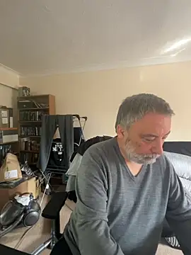 Snapshot of LondonTeffy chatting on October 2, 2025, 10:29 am LondonTeffy online show from October 2, 2025, 10:29 am