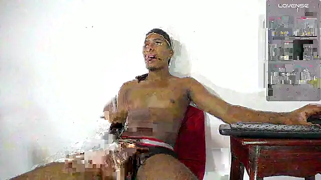 Snapshot of Owen_222 chatting on December 6, 2024, 1:13 am Owen 222 online show from December 6, 2024, 1:13 am