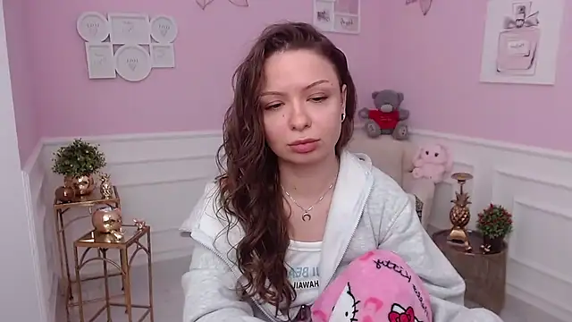 Snapshot of LucySkilar chatting on February 6, 2026, 5:47 am LucySkilar online show from February 6, 2026, 5:47 am