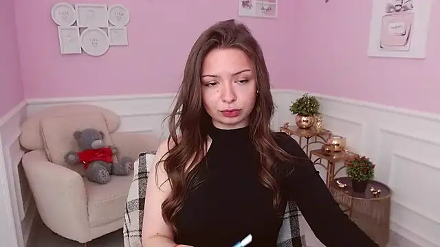 LucySkilar online show from May 7, 2026, 4:17 am
