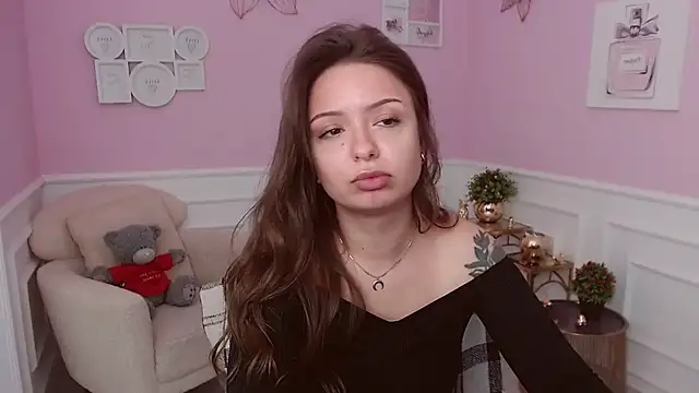 LucySkilar online show from June 30, 2026, 4:23 am