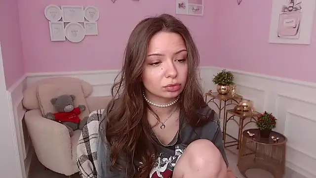 LucySkilar online show from April 23, 2026, 4:08 am