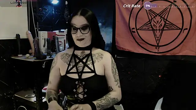 Snapshot of Evil_Queen_666 chatting on March 21, 2026, 8:19 am Evil Queen 666 online show from March 21, 2026, 8:19 am