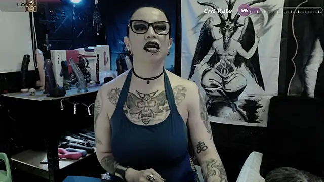 Snapshot of Evil_Queen_666 chatting on December 18, 2025, 5:34 am Evil Queen 666 online show from December 18, 2025, 5:34 am