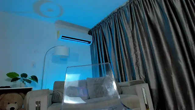 HannaByron online show from February 6, 2025, 2:11 am