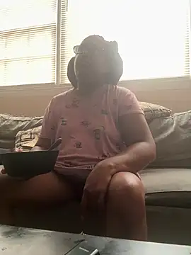 Snapshot of ebonyred chatting on February 15, 2026, 2:05 pm ebonyred online show from February 15, 2026, 2:05 pm