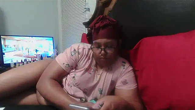 Snapshot of ebonyred chatting on February 12, 2026, 12:54 am ebonyred online show from February 12, 2026, 12:54 am