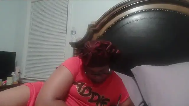 Snapshot of ebonyred chatting on February 18, 2026, 2:42 am ebonyred online show from February 18, 2026, 2:42 am