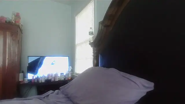ebonyred online show from May 1, 2026, 1:27 pm