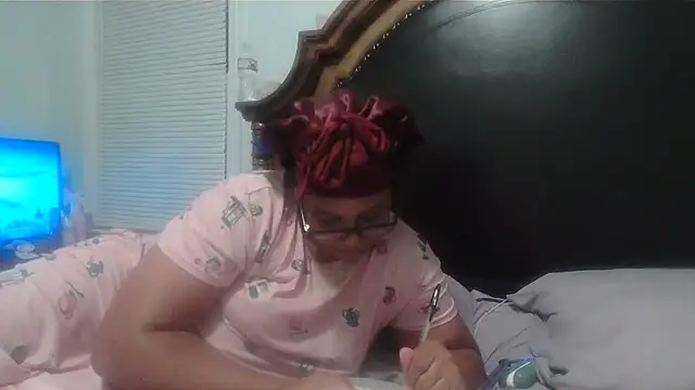 ebonyred online show from October 16, 2025, 2:31 am