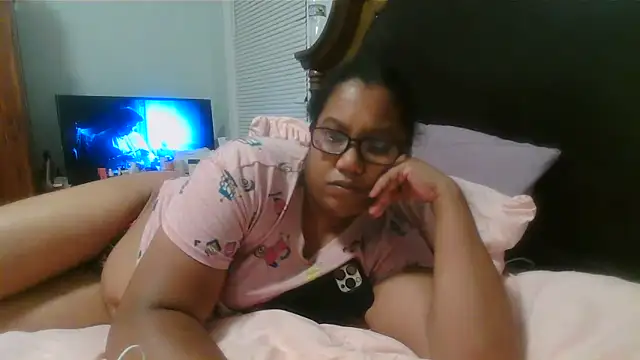 ebonyred online show from April 28, 2026, 2:27 am