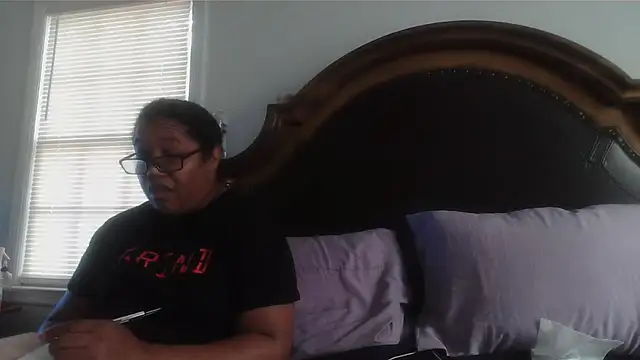 Snapshot of ebonyred chatting on February 19, 2026, 10:29 pm ebonyred online show from February 19, 2026, 10:29 pm