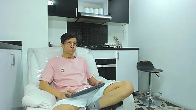 AgarEvans online show from December 15, 2024, 5:45 am