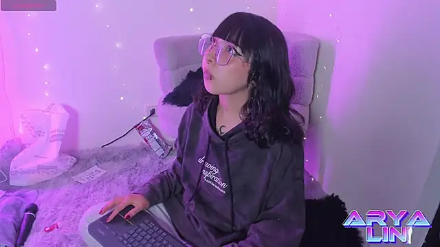 arysUwU online show from May 8, 2026, 2:04 am