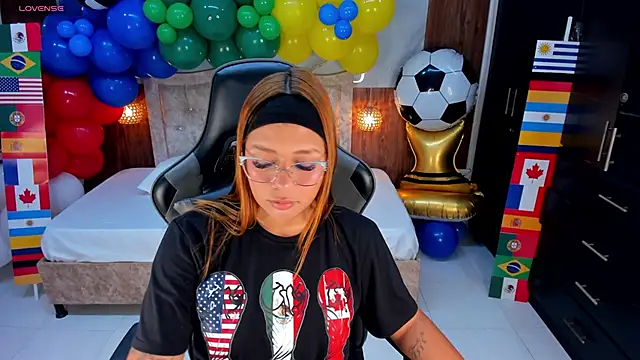 Snapshot of mia_18v chatting on June 16, 2026, 8:09 pm mia 18v online show from June 16, 2026, 8:09 pm