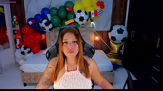Snapshot of mia_18v chatting on July 7, 2026, 8:01 pm mia 18v online show from July 7, 2026, 8:01 pm