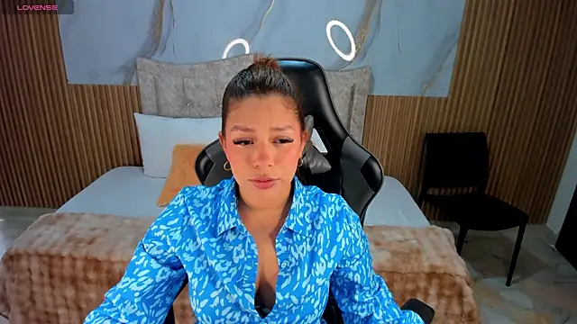 Snapshot of mia_18v chatting on July 30, 2026, 8:08 pm mia 18v online show from July 30, 2026, 8:08 pm