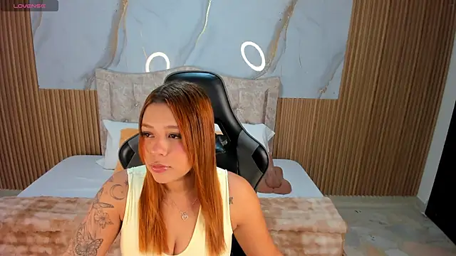 Snapshot of mia_18v chatting on August 3, 2026, 8:04 pm mia 18v online show from August 3, 2026, 8:04 pm