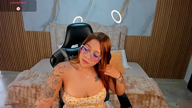 Snapshot of mia_18v chatting on July 21, 2026, 8:21 pm mia 18v online show from July 21, 2026, 8:21 pm