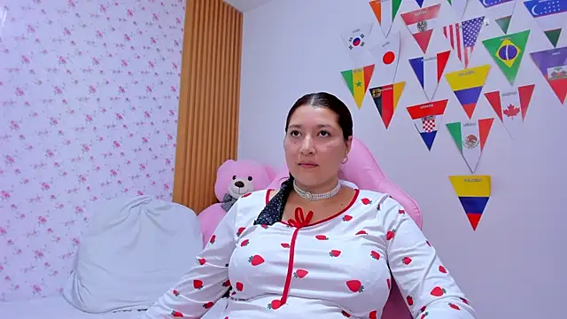 Soyqueen online show from August 3, 2026, 12:33 pm