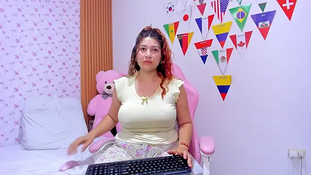 Soyqueen online show from July 14, 2026, 5:56 am