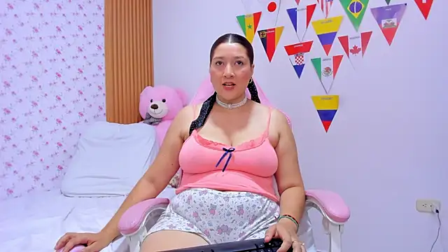 Soyqueen online show from August 1, 2026, 4:10 am