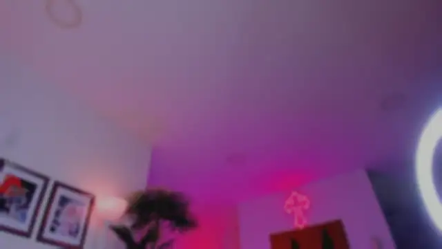 Taylor  foxxx online show from October 15, 2025, 4:44 am